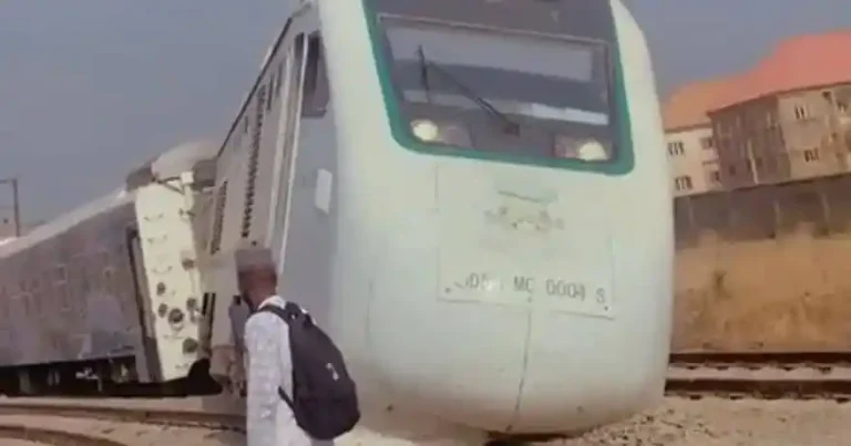Warri–Itakpe Train Derails