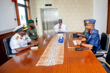 Ribadu Meets Service Chiefs