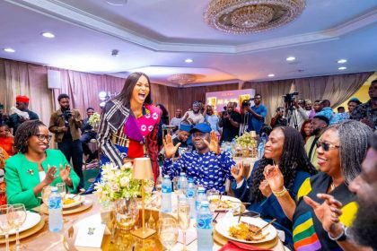 “Eko Oni Baje”: Ciara Hails Lagos, Says City Feels Like Home