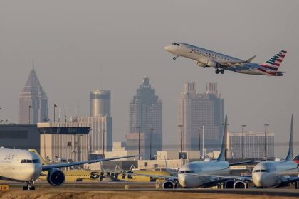 U.S. to Cut Flights Amid Prolonged Shutdown