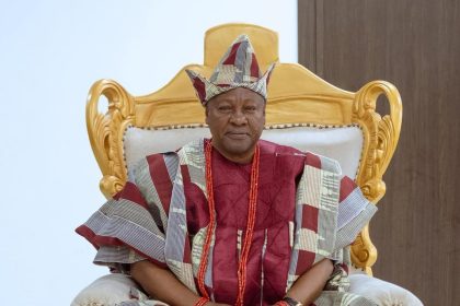 Ooni Honours Ghana’s Mahama in Ile-Ife