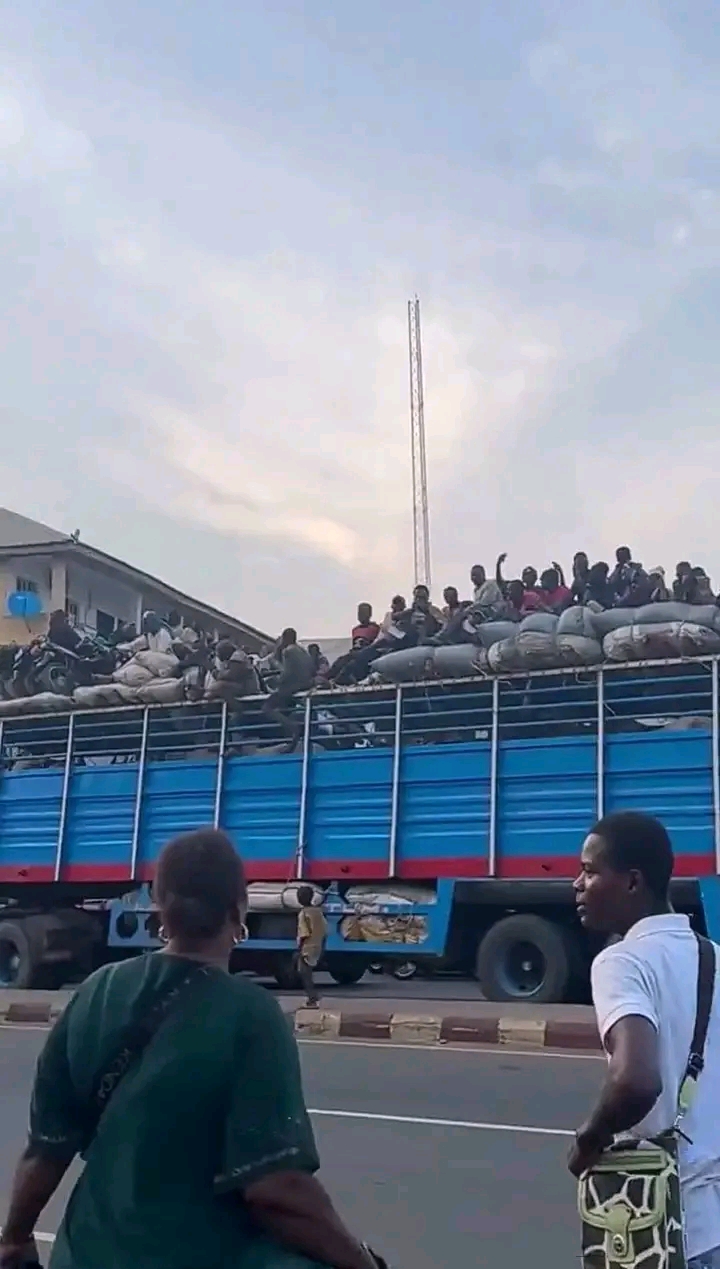 Ibadan Residents Panic as Truck Loaded With Men, Motorcycles and Cows Arrives From the North