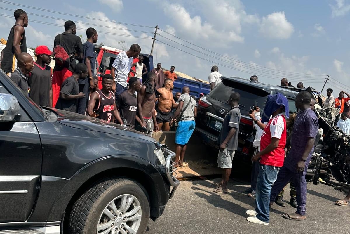 A shirtless Anthony Joshua at the scene of accident at Lagos-Ibadan Expressway
