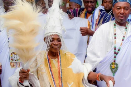 Olubadan Honours Harry Akande at Fifth Remembrance