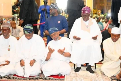 Tinubu Joins Worshippers for Jumat Prayers at Lekki Central Mosque