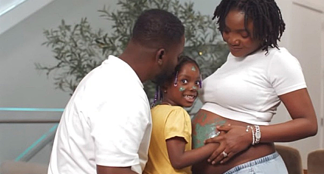 Adekunle Gold, Simi Welcome Twins