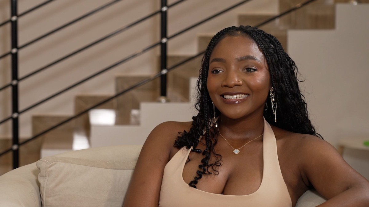 Simi Reveals Struggles Behind “Where You Dey”