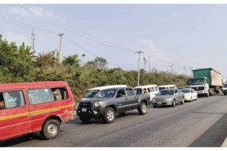 Motorists Stranded as Fallen Truck Blocks Lagos-Ibadan Expressway
