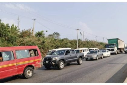 Motorists Stranded as Fallen Truck Blocks Lagos-Ibadan Expressway