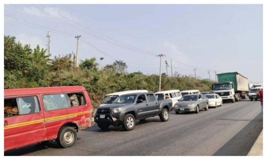 Motorists Stranded as Fallen Truck Blocks Lagos-Ibadan Expressway