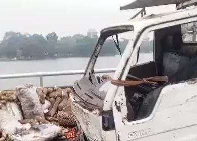 Loaded Mini Truck Crashes on Third Mainland Bridge