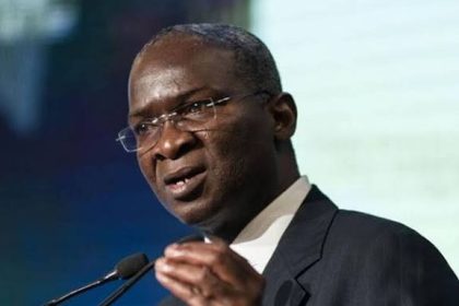 Fashola Headlines EkoUNIMED Maiden Convocation Ceremony