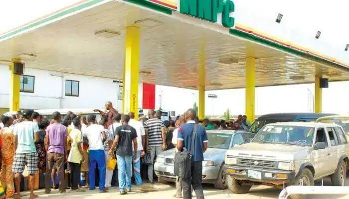 Petrol Price Jumps Again As NNPCL Raises Pump Rate To ₦875 In Abuja