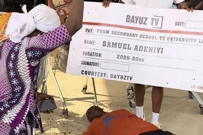 Samuel Adeniyi's mother, Bayuztv presenter and Samuel lying on the floor after hearing about the gifts he had gotten so far. (Photo credit: BAYUZTV)