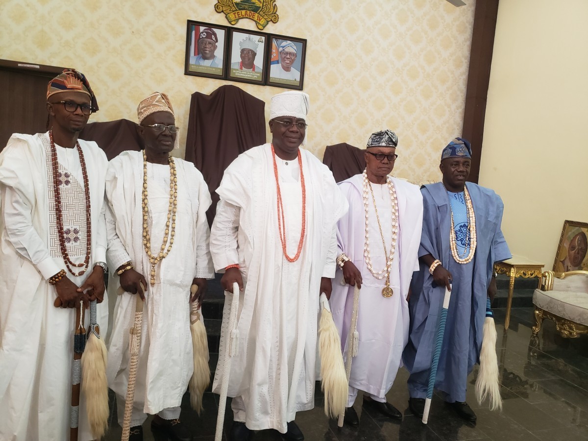 Oba Olukayode Olufolarin Ogunsanwo (Telade IV), the Alara of Ilara, and other traditional rulers in Epe Division during the visit by LASU management