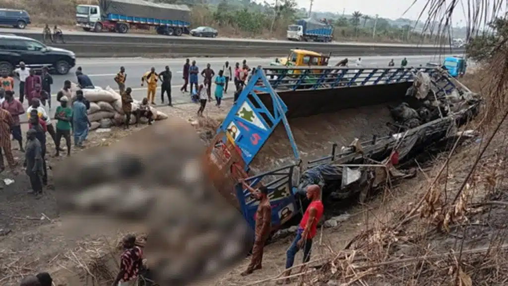 Six Dead, 23 Injured in Lagos Ibadan Expressway Crash