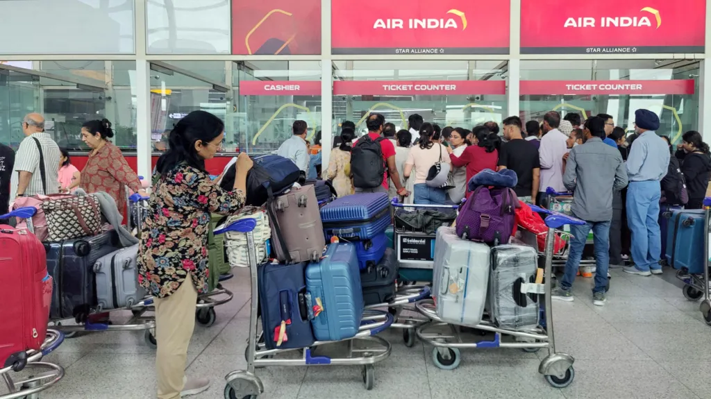 Middle East Flights Halted After Iran Strikes