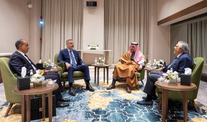 Pakistan Hosts Talks on Iran War