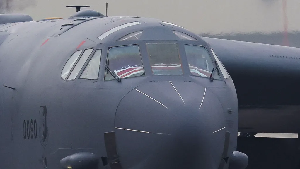 US B-52 Bombers Land in UK Amid Iran Tensions