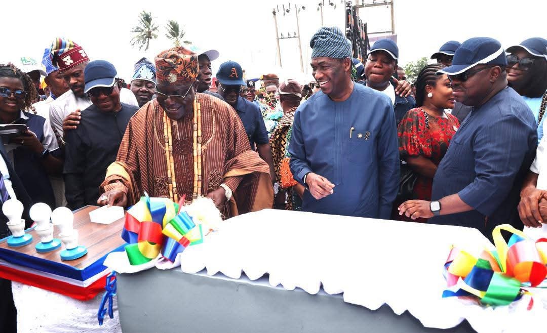 Sanwo-Olu Commissions Electrification Projects in Badagry
