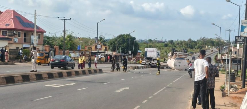 BREAKING: Fuel Tanker Falls in Front of LASUED, Noforija, Epe