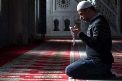 Iran, Iraq Announce Eid as Sokoto Cleric Breaks Ranks