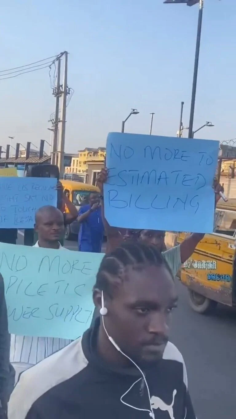  ‘Give Us Light’: Protesters Decry Power Failure in Lagos