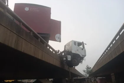 Early Morning Truck Crash Leaves Two Injured on Lagos-Ibadan Expressway
