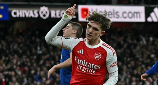 Teen Dowman Fires Arsenal Closer to Premier League Title