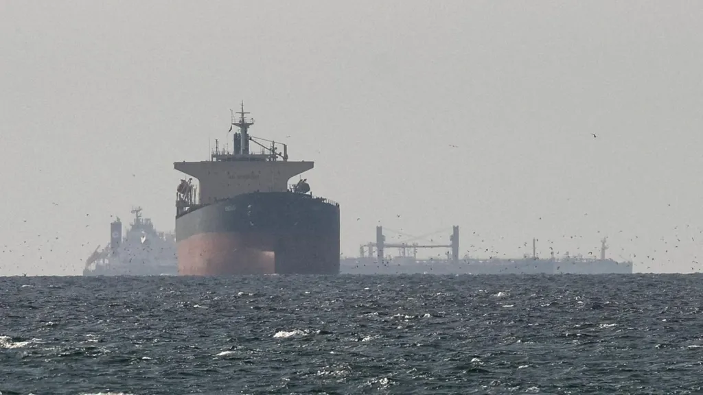 Trump Urges Allies to Send Warships to Strait of Hormuz