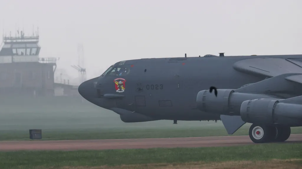 US B-52 Bombers Land in UK Amid Iran Tensions