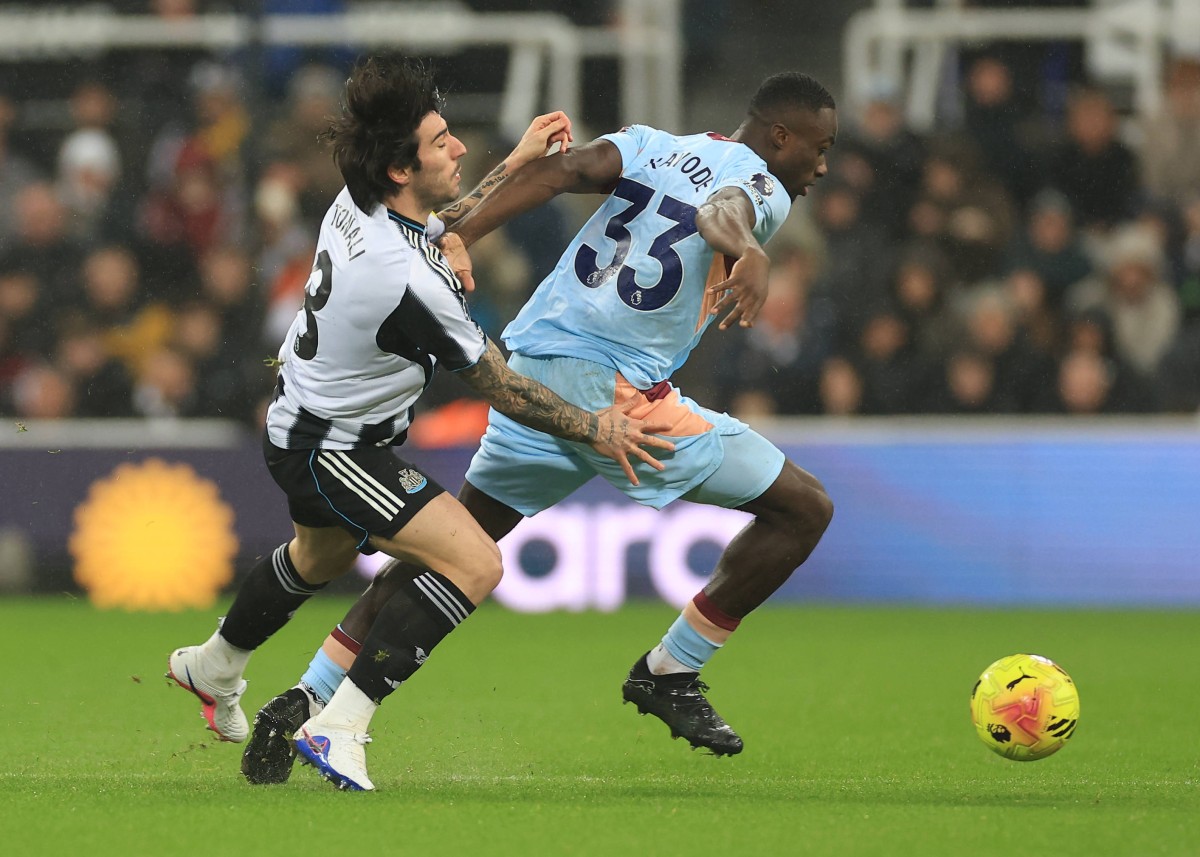 Buffon Backs Brentford Star Kayode for Italy Call-Up