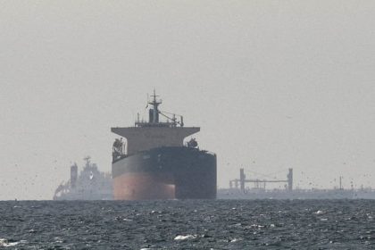 Ships Hold Back Despite Hormuz Ceasefire