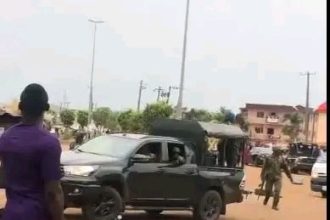 Security Personnel Trade Blows in Bayelsa During President Tinubu’s Official Visit