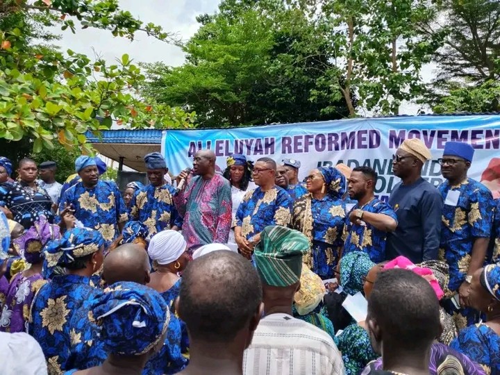 2027: Hosea Agboola Leads 1,000 PDP Defectors to APC, Backs Tinubu’s Re-election