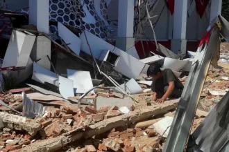 7.4 Magnitude Earthquake Hits Indonesia, One Dead