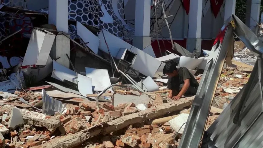 7.4 Magnitude Earthquake Hits Indonesia, One Dead