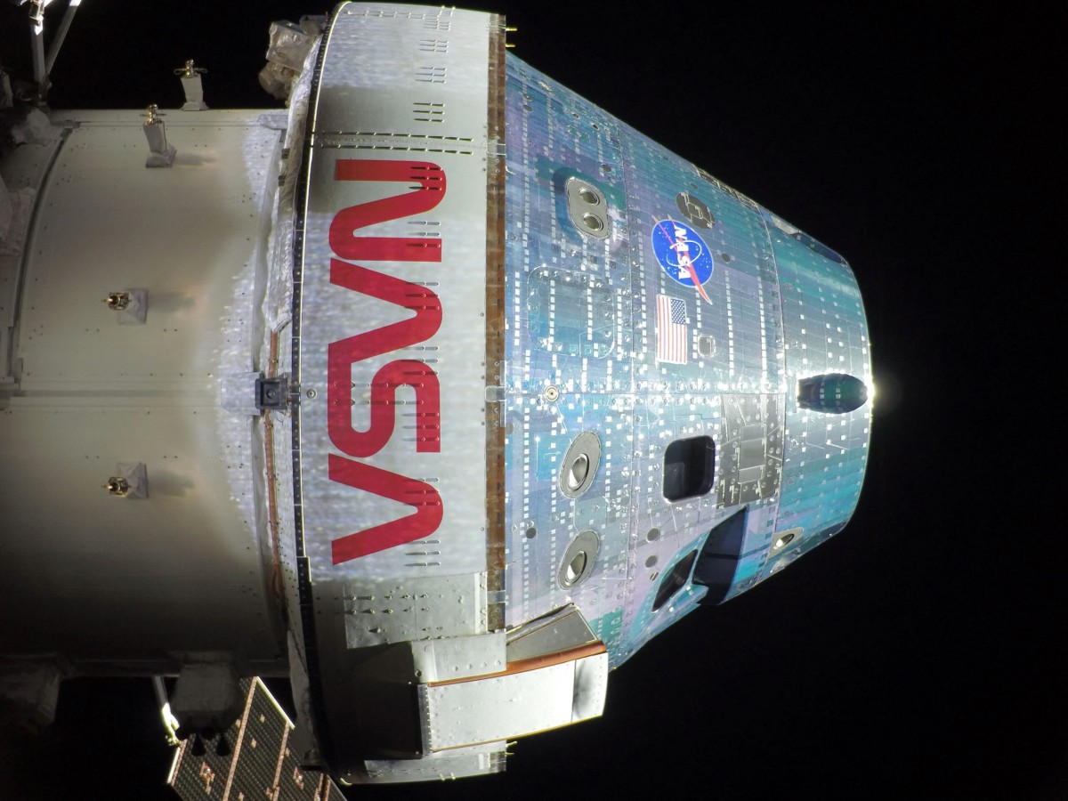 NASA Turns to Musk and Bezos for Moon Landing