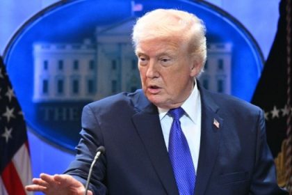 Trump Meets Oil Chiefs - Weighs Iran Blockade Impact