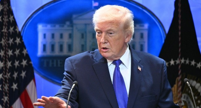 Trump Meets Oil Chiefs - Weighs Iran Blockade Impact