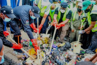 Lagos State Governor, Babajide Sanwo-Olu; Deputy Governor, Obafemi Hamzat, and other state officials flagging off the Lagos Monthly Sanitation Exercise