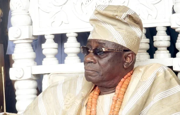 ‘Corruption Must Be Crushed’ - Oba Akiolu Assures EFCC of Support