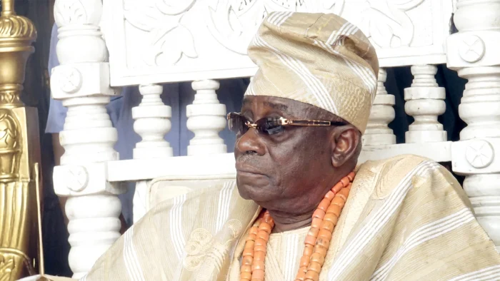 ‘Corruption Must Be Crushed’ - Oba Akiolu Assures EFCC of Support
