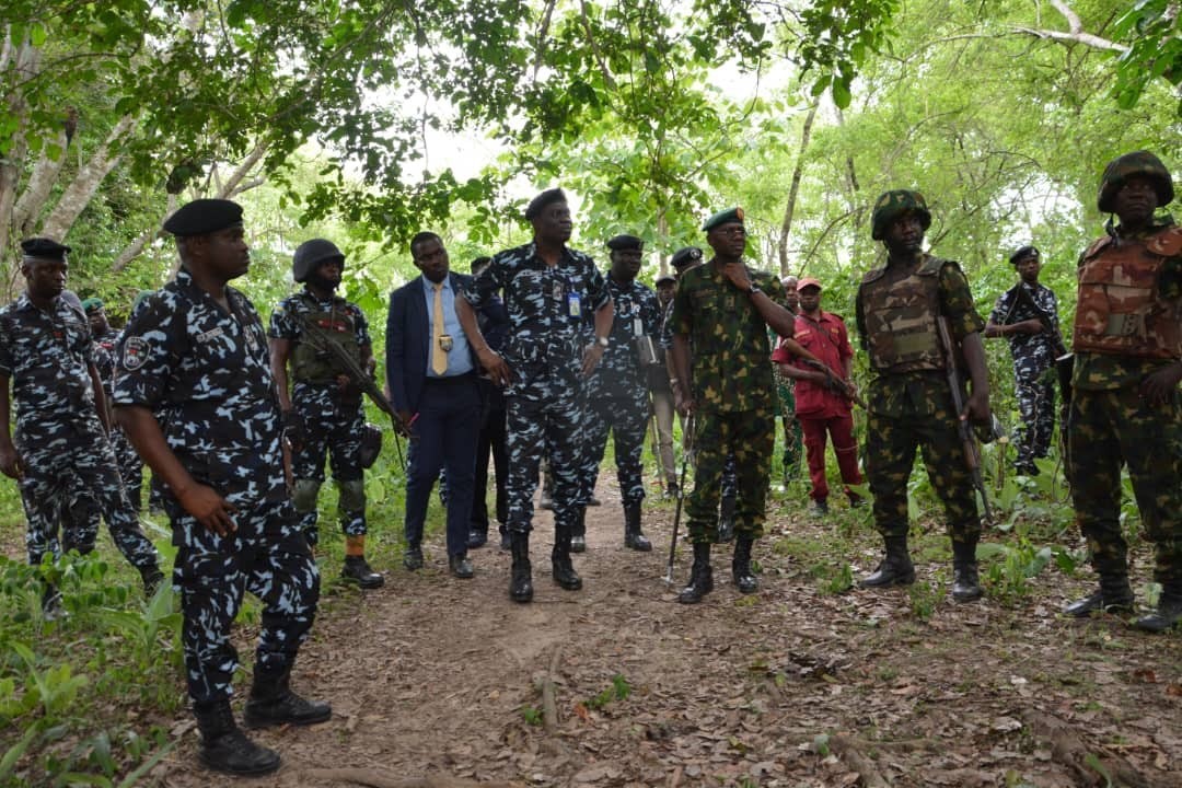 Oyo State Commissioner of Police, Abimbola Ayodeji, leading security operatives and other service commanders to the affected communities in Oriire LGA, Ogbomoso