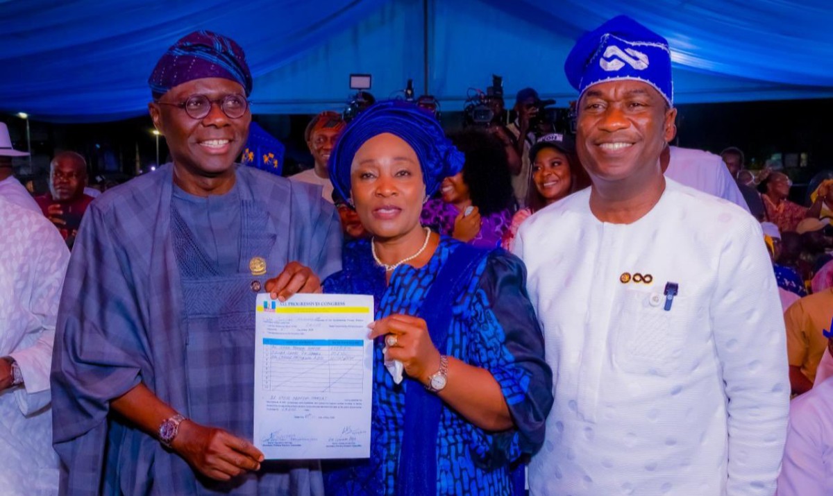 L-R: Lagos State Governor, Babajide Sanwo-Olu; Second Lady, Oluremi Hamzat, and Deputy Governor and APC governorship candidate, Obafemi Hamzat