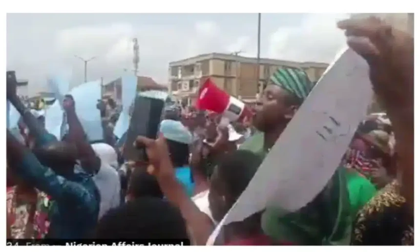 Adelabu Supporters Protest APC Consensus Candidate In Oyo