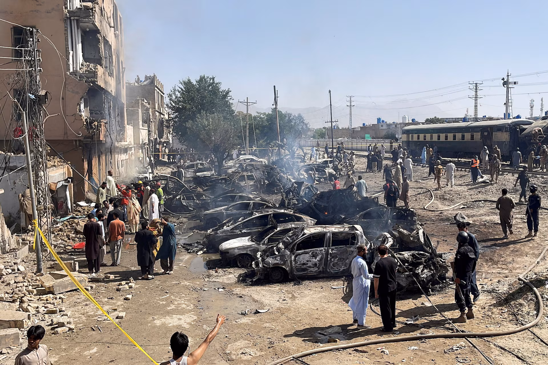 Bomb Blast Kills 24 on Pakistan Train