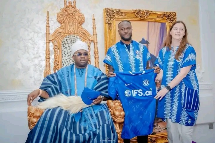 Chelsea Delegation Visits Oba Elegushi in Lagos