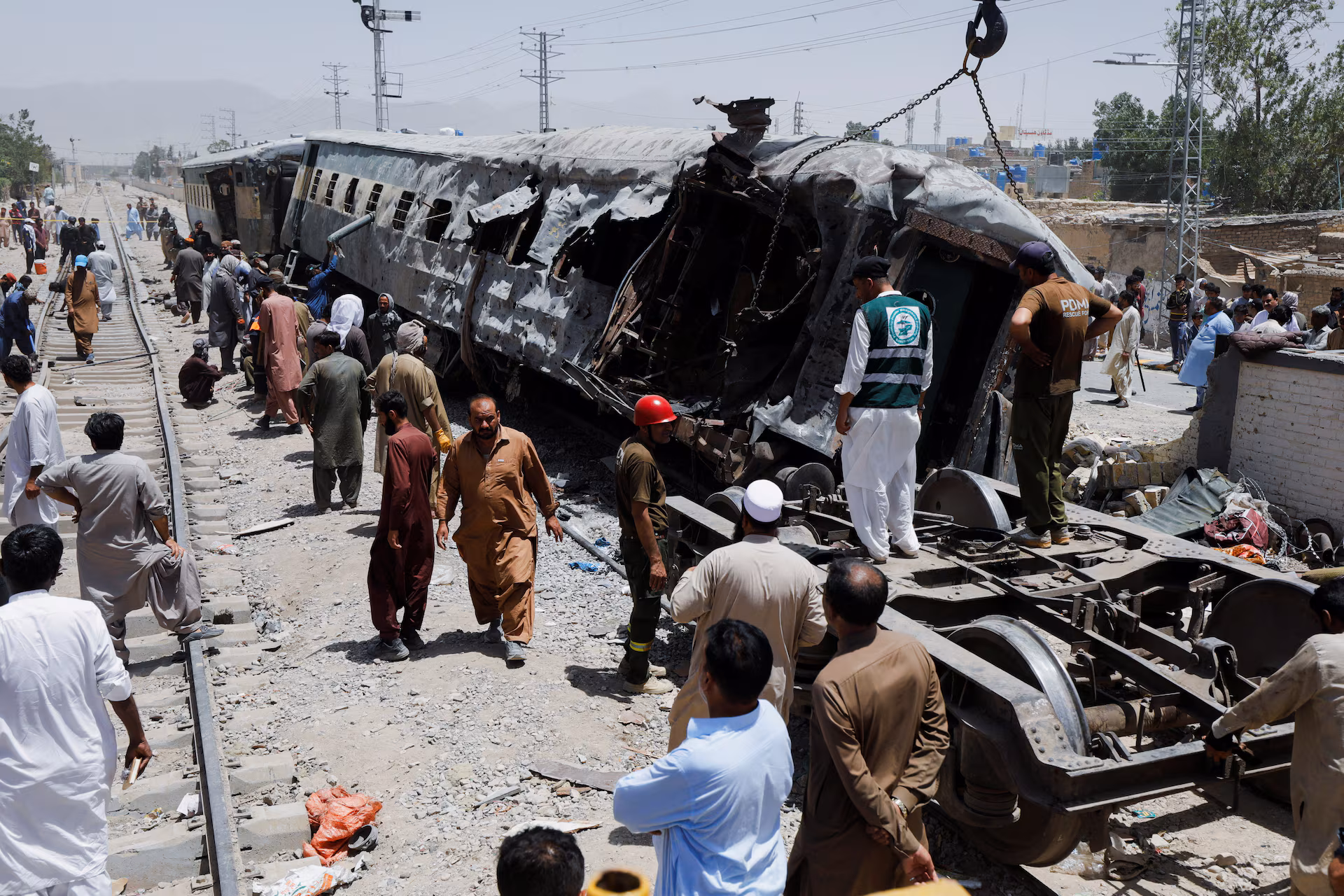 Bomb Blast Kills 24 on Pakistan Train