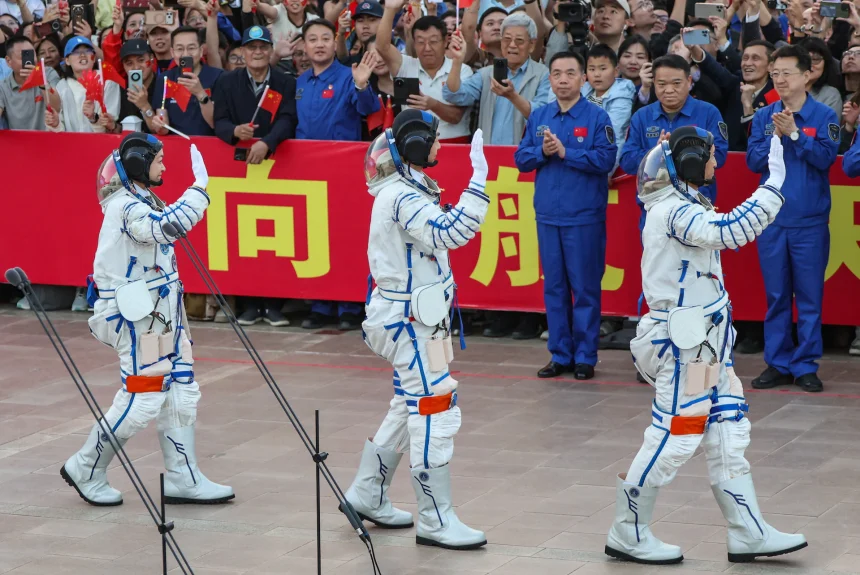 China Begins Record Space Mission for Moon Landing